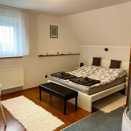 In - Balaton 18867 Gyenesdiás