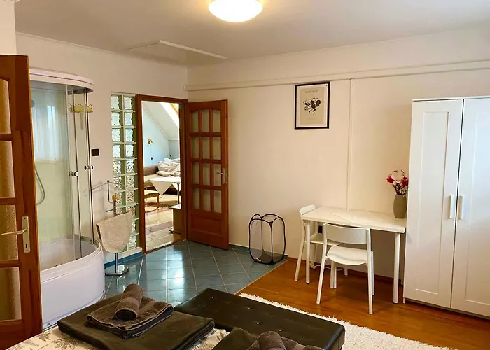 In - Balaton 18867 * Gyenesdiás